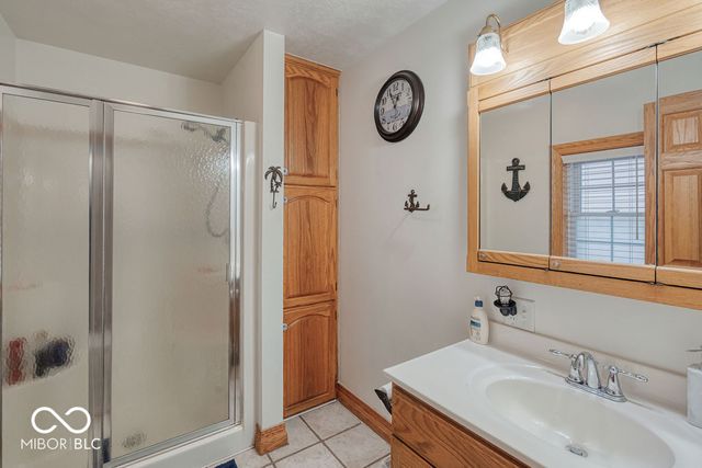 2122 Wolfs Point Drive, Rochester, IN 46975