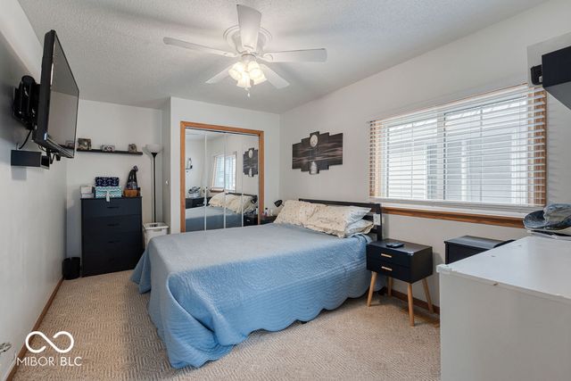 2122 Wolfs Point Drive, Rochester, IN 46975