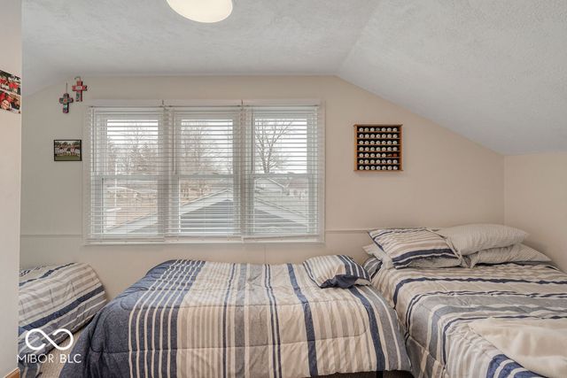 2122 Wolfs Point Drive, Rochester, IN 46975