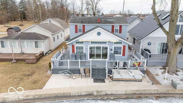 2122 Wolfs Point Drive, Rochester, IN 46975