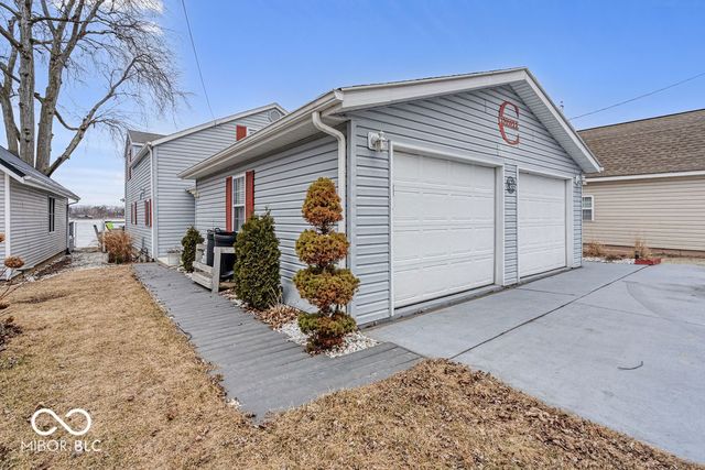 2122 Wolfs Point Drive, Rochester, IN 46975