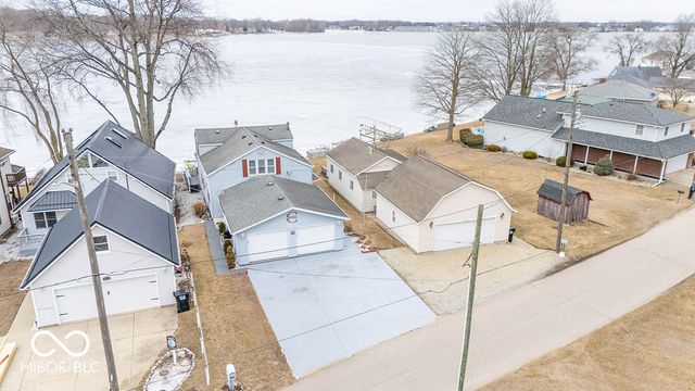 2122 Wolfs Point Drive, Rochester, IN 46975