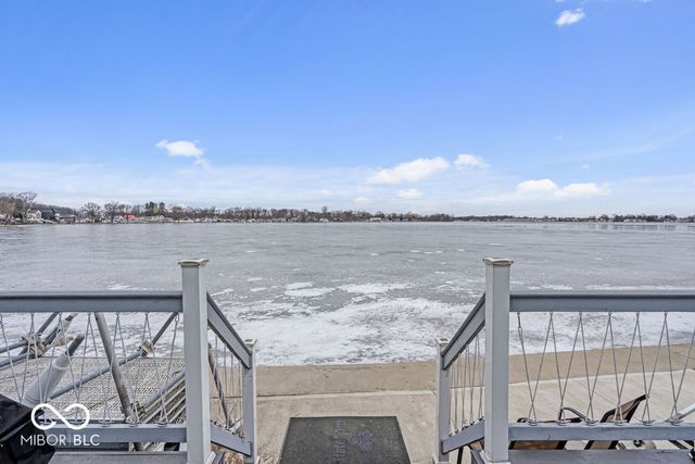 2122 Wolfs Point Drive, Rochester, IN 46975