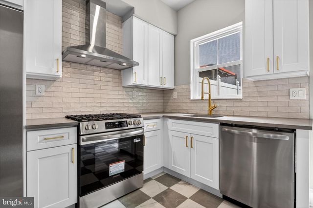 1215 N LECOUNT ST, Philadelphia, PA 19121