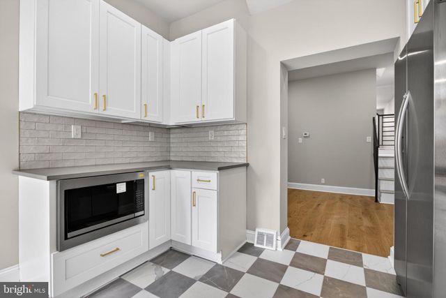 1215 N LECOUNT ST, Philadelphia, PA 19121
