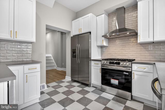 1215 N LECOUNT ST, Philadelphia, PA 19121