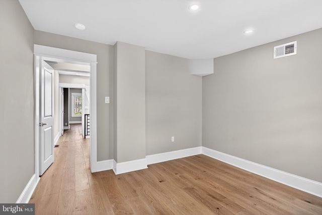 1215 N LECOUNT ST, Philadelphia, PA 19121