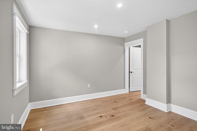 1215 N LECOUNT ST, Philadelphia, PA 19121