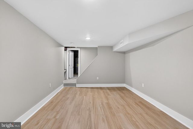 1215 N LECOUNT ST, Philadelphia, PA 19121