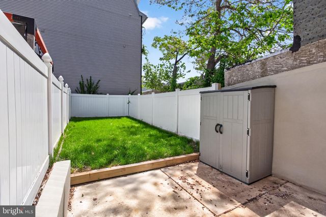 1215 N LECOUNT ST, Philadelphia, PA 19121