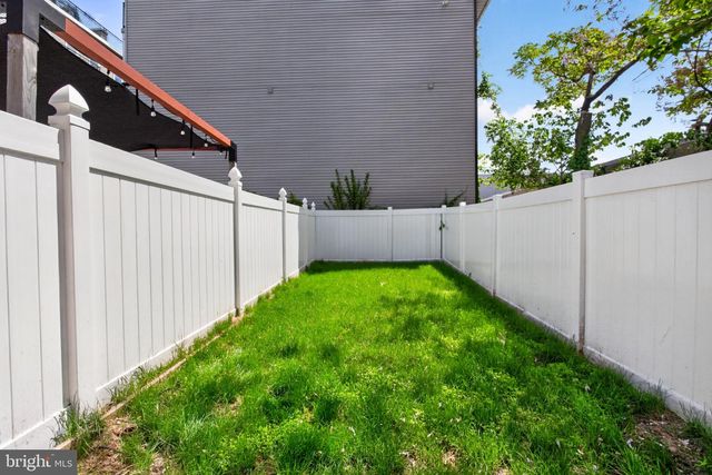 1215 N LECOUNT ST, Philadelphia, PA 19121