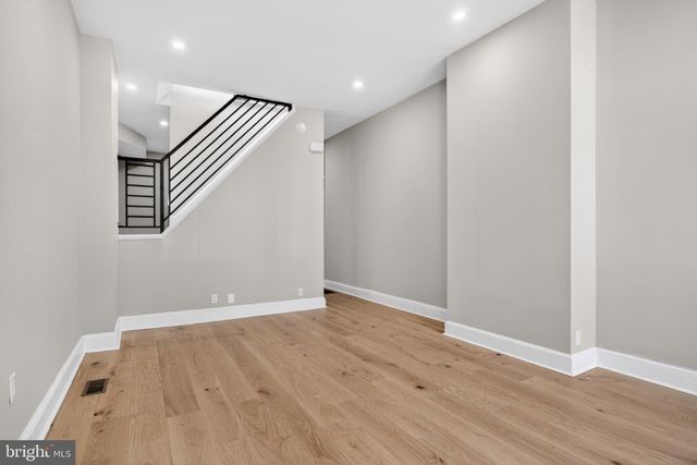 1215 N LECOUNT ST, Philadelphia, PA 19121