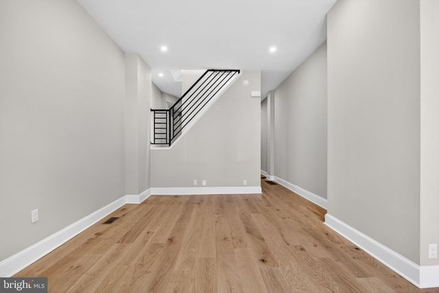 1215 N LECOUNT ST, Philadelphia, PA 19121