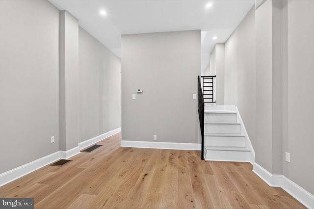 1215 N LECOUNT ST, Philadelphia, PA 19121