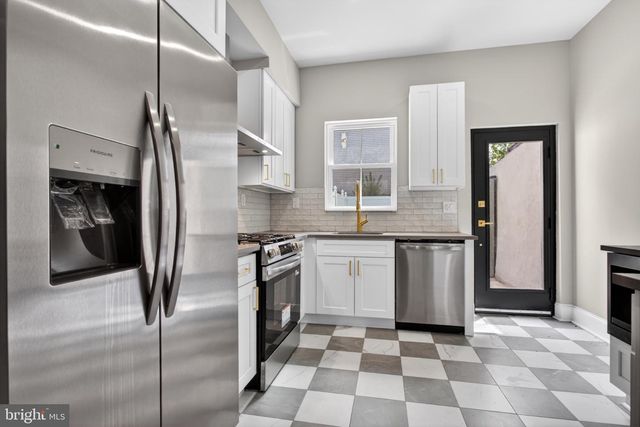 1215 N LECOUNT ST, Philadelphia, PA 19121