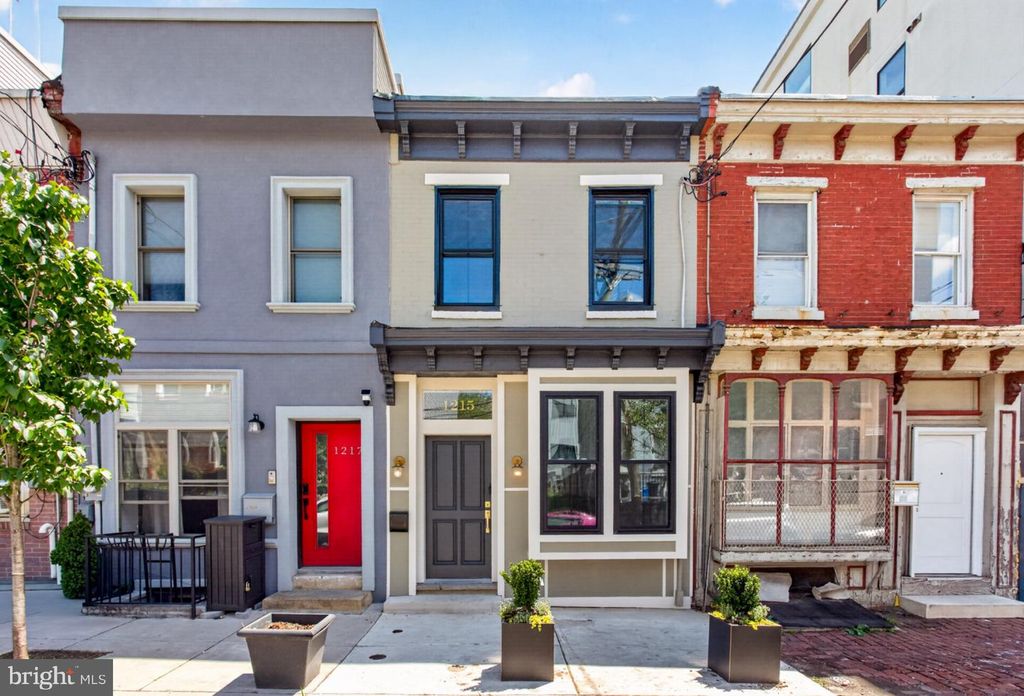 1215 N LECOUNT ST, Philadelphia, PA 19121