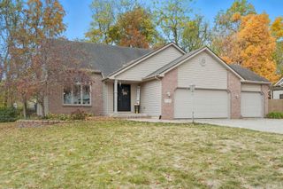 10423 Willow Creek Drive, Fort Wayne, IN 46845