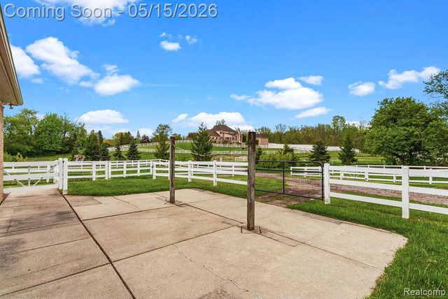 7374 Fox Hill Lane, Northville, MI 48168