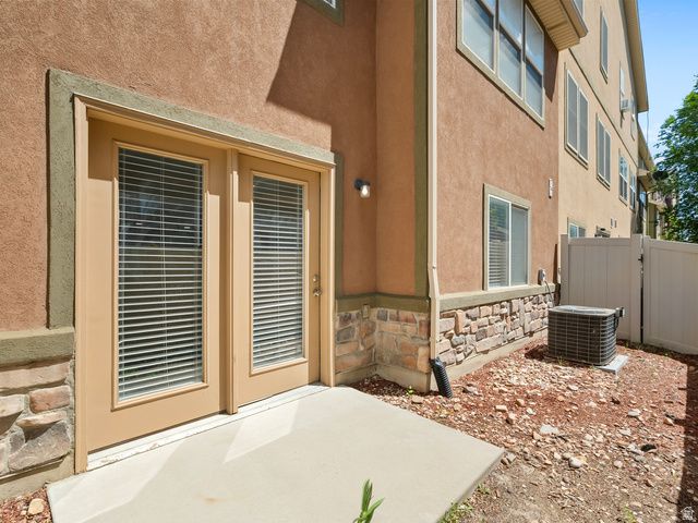 10968 MAPLE FARMS LN, South Jordan, UT 84095
