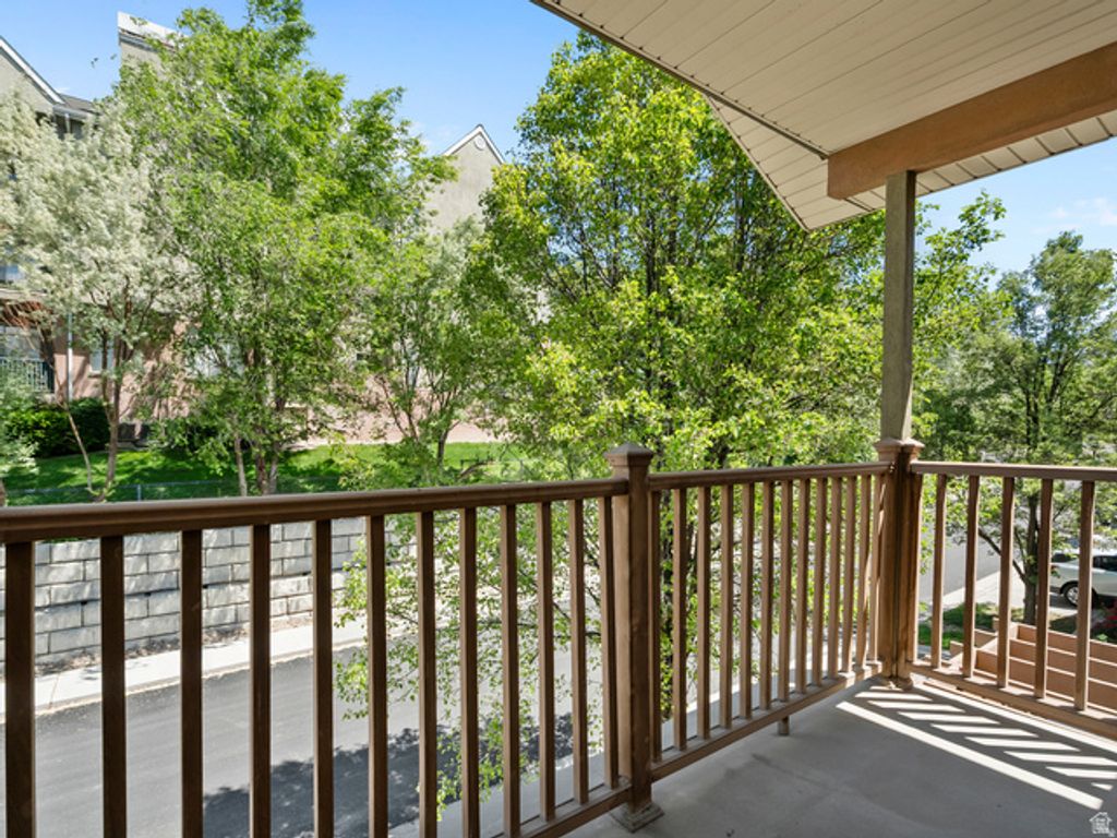 10968 MAPLE FARMS LN, South Jordan, UT 84095