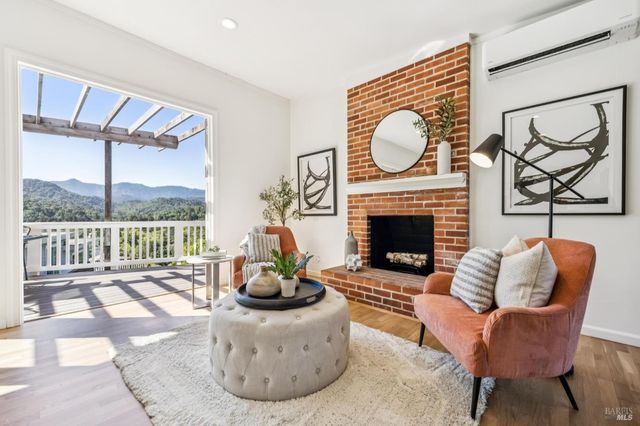 23 Arcangel Ct, Fairfax, CA 94930