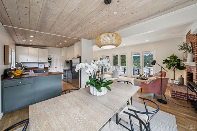 23 Arcangel Ct, Fairfax, CA 94930