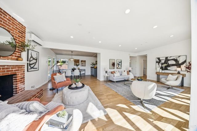 23 Arcangel Ct, Fairfax, CA 94930