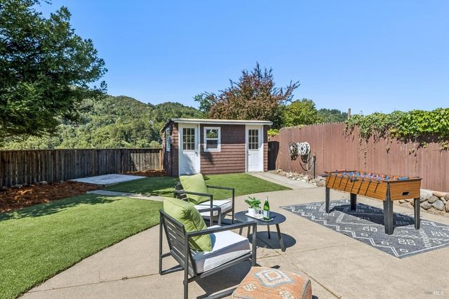 23 Arcangel Ct, Fairfax, CA 94930