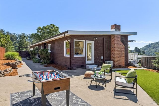 23 Arcangel Ct, Fairfax, CA 94930