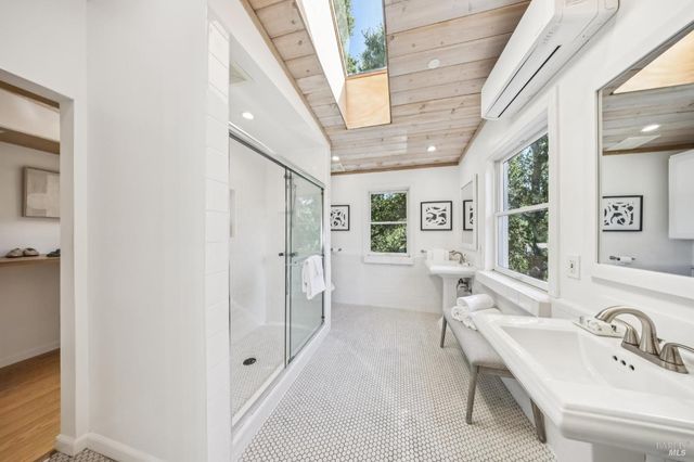 23 Arcangel Ct, Fairfax, CA 94930