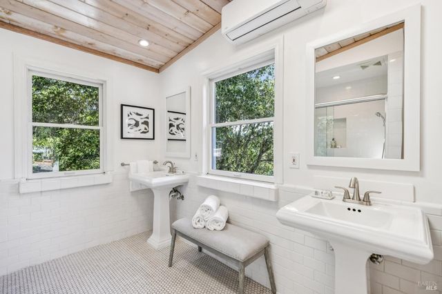 23 Arcangel Ct, Fairfax, CA 94930