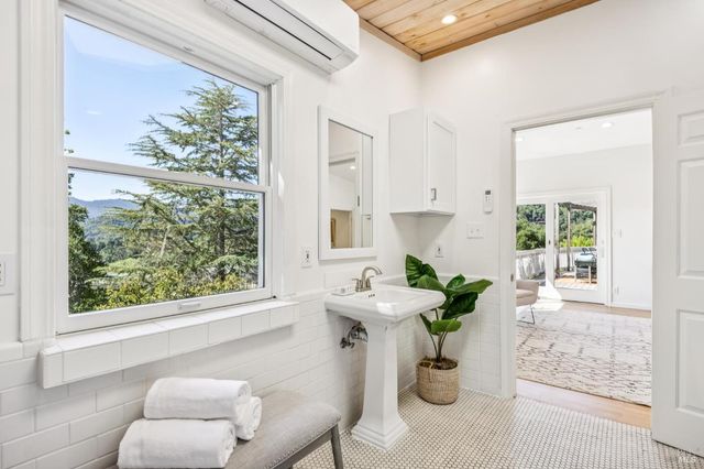 23 Arcangel Ct, Fairfax, CA 94930