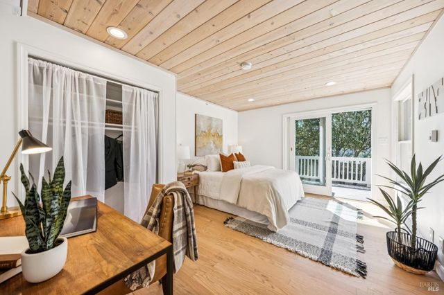 23 Arcangel Ct, Fairfax, CA 94930