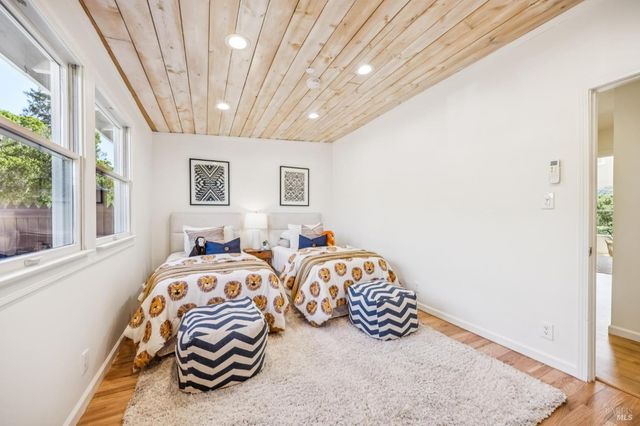 23 Arcangel Ct, Fairfax, CA 94930