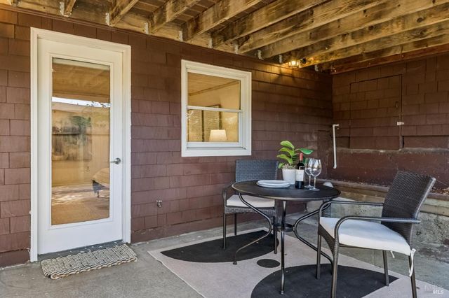 23 Arcangel Ct, Fairfax, CA 94930