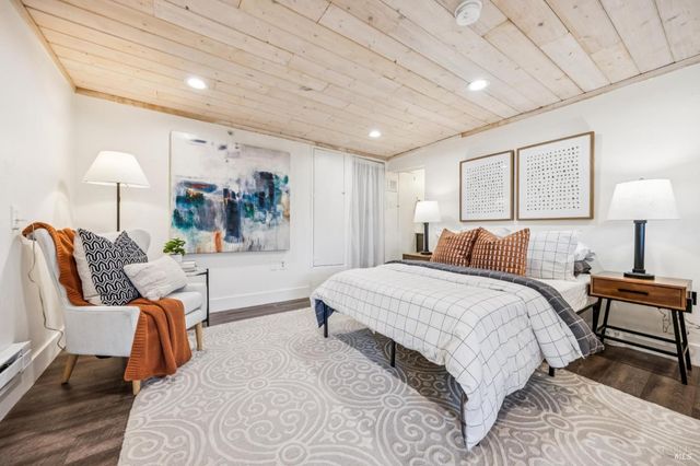 23 Arcangel Ct, Fairfax, CA 94930