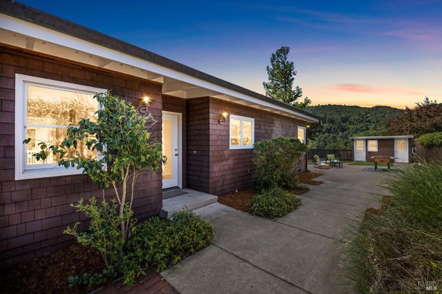 23 Arcangel Ct, Fairfax, CA 94930