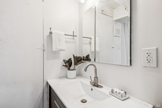 23 Arcangel Ct, Fairfax, CA 94930