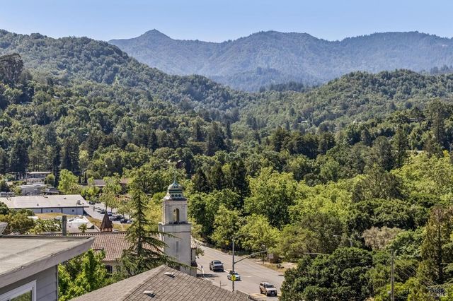 23 Arcangel Ct, Fairfax, CA 94930