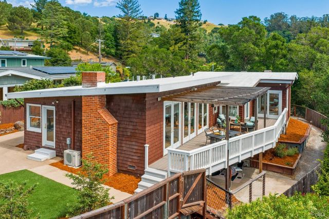 23 Arcangel Ct, Fairfax, CA 94930