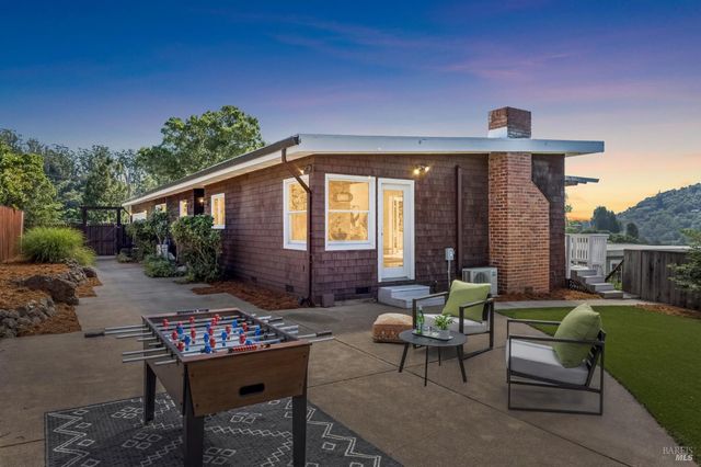 23 Arcangel Ct, Fairfax, CA 94930