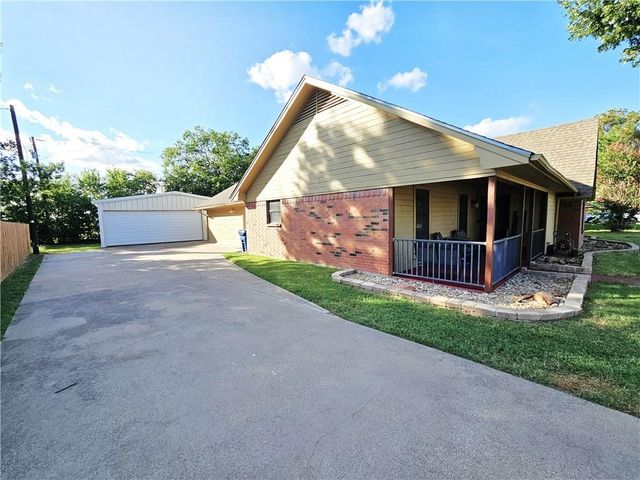 804 Crestline Drive, Mexia, TX 76667