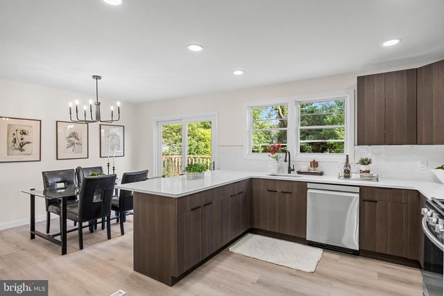 7 STONE RIVER RD, Clementon, NJ 08021
