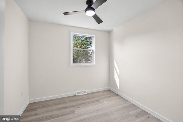 7 STONE RIVER RD, Clementon, NJ 08021