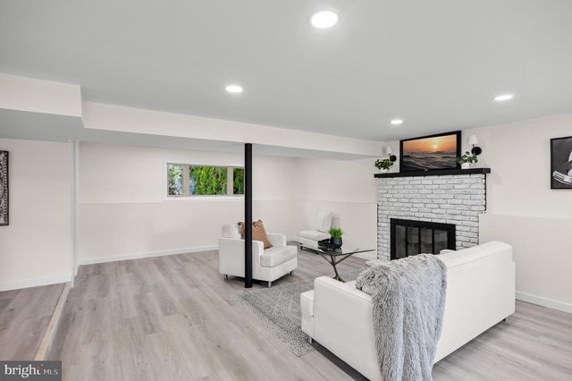 7 STONE RIVER RD, Clementon, NJ 08021