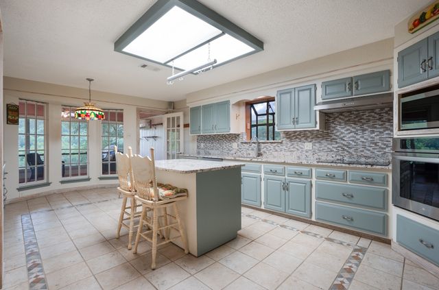 9302 Ravenswood Road, Granbury, TX 76049