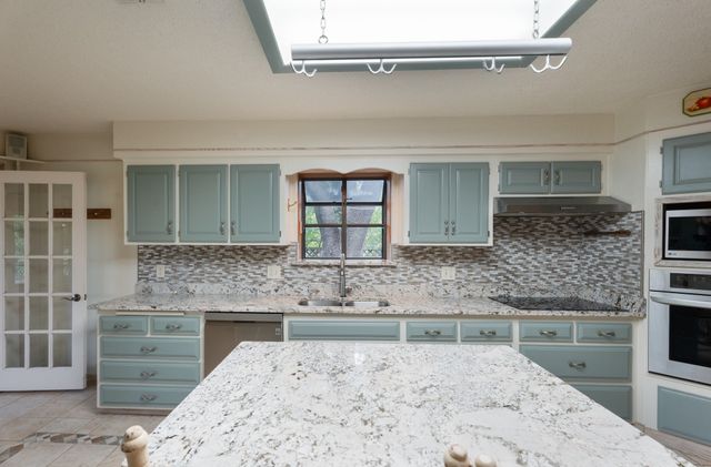 9302 Ravenswood Road, Granbury, TX 76049