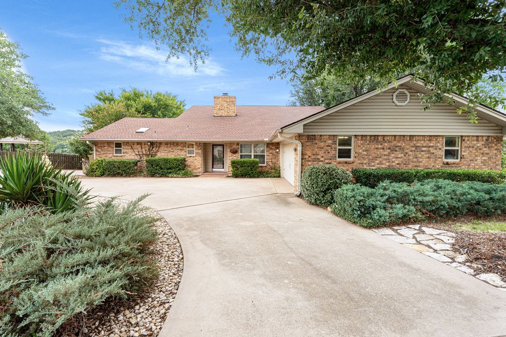 9302 Ravenswood Road, Granbury, TX 76049