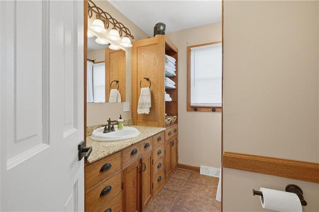 1300 Robin Circle, Kearney, MO 64060