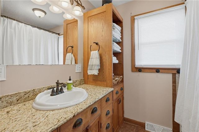 1300 Robin Circle, Kearney, MO 64060